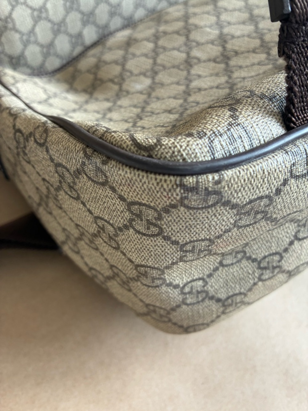 Gucci GG Supreme Interlocking G Crossbody - Picture 9 of 12